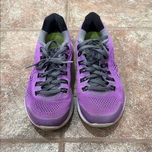 Nike Purple and Gray Athletic Shoes Sleek Design